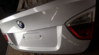 KLAPA BAGAŻNIKA TITANSILBER METALLIC BMW E90